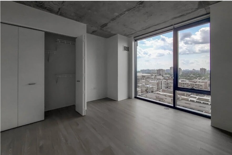 Building Photo - 2107 S Wabash Ave