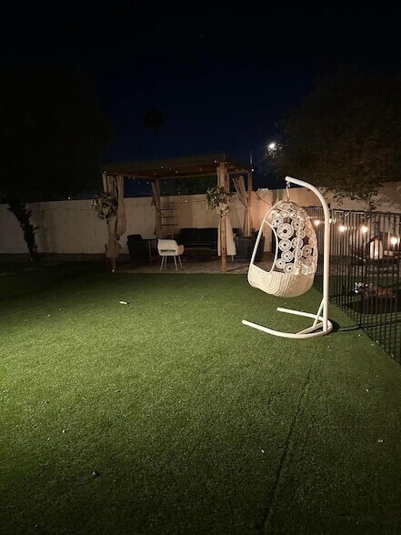 Building Photo - 6424 N Florence Ave