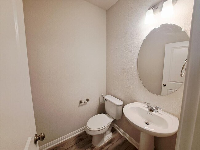 Building Photo - 309 Toddy Wy