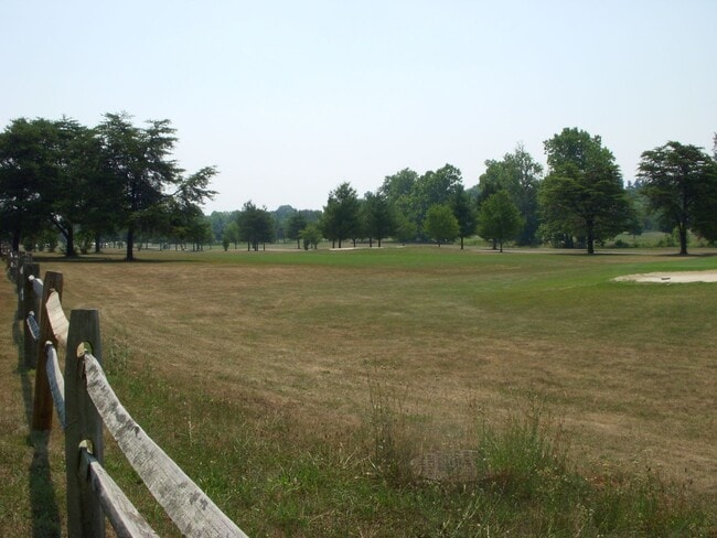 Building Photo - Leesburg 2 bedroom condo with balcony