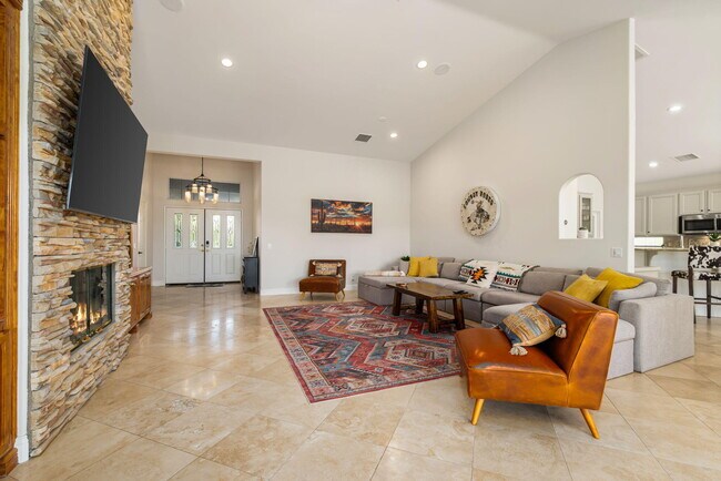 Building Photo - 45168 Coeur Dalene Dr