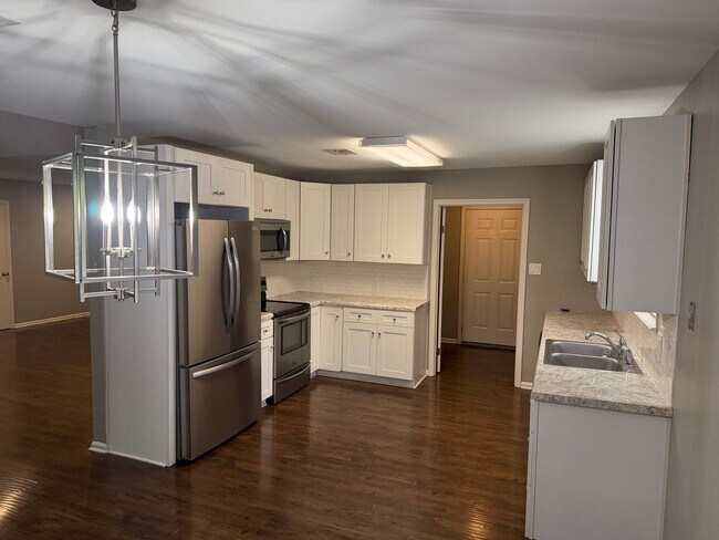 Building Photo - 2 S Hampton Cove