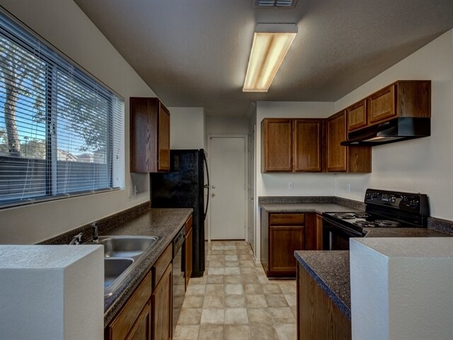 Building Photo - 9680 N 82nd Ln