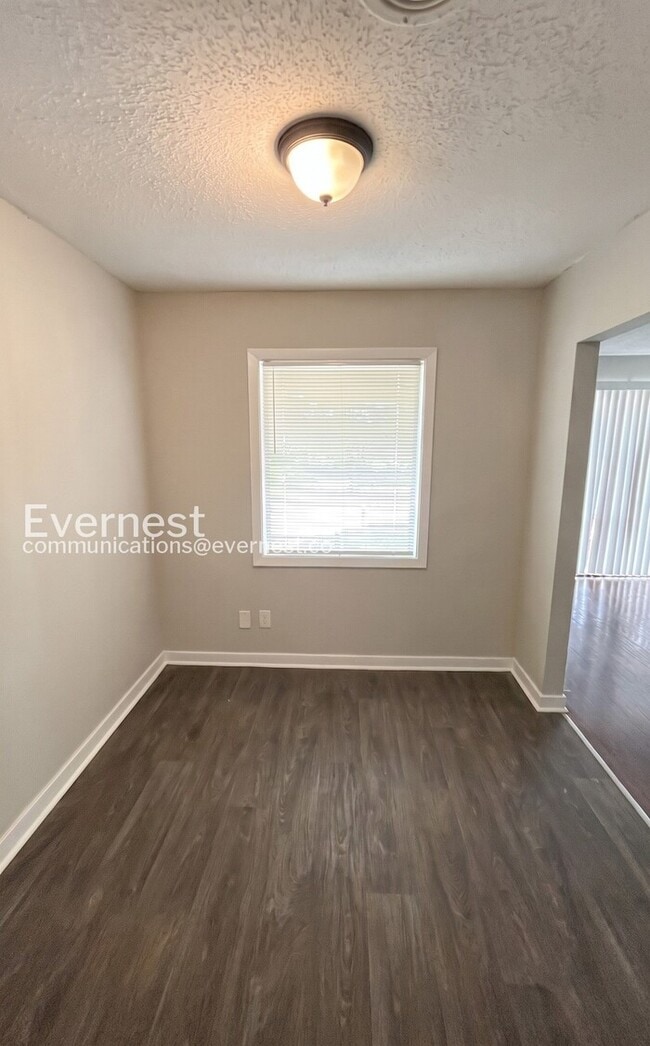 Building Photo - 224 13th Ave NE