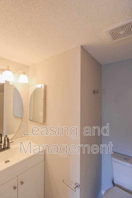 Building Photo - 803 Reserve Way
