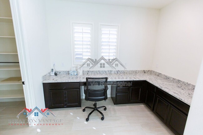 Building Photo - 959 W Zion Pl