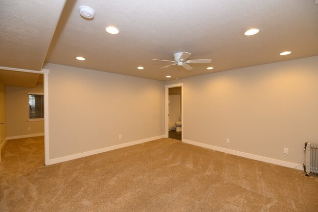 Building Photo - Beautiful Home in Midvale!