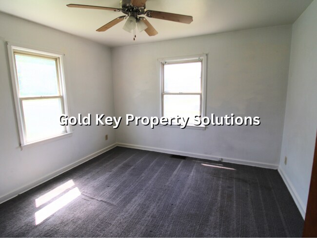 Building Photo - MEADOWBROOK AREA 2 BR 1 BA House with Central Air and Garage (SECTION 8 APPROVED)