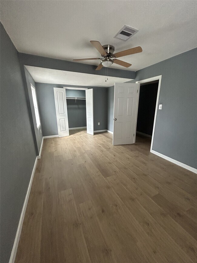 Building Photo - 723 Doverside St