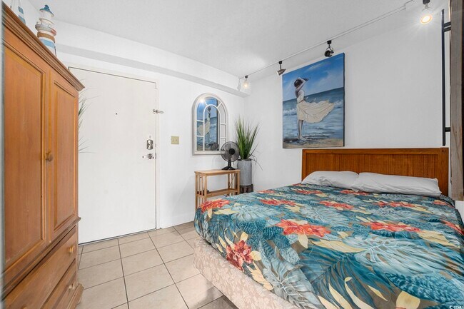 Building Photo - 202 70th Ave N