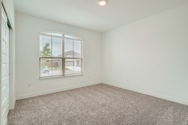 Building Photo - 16805 Lemonia Cove