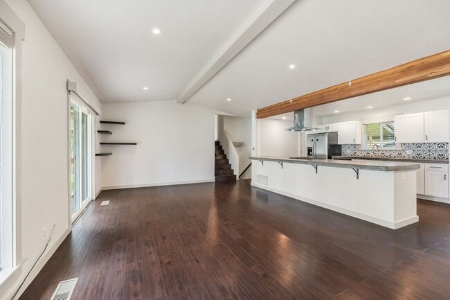 Building Photo - Emerald Estates 4 bed 2 bath with fenced yard