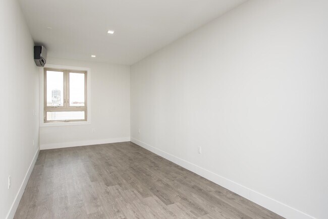 Building Photo - 62 69th St