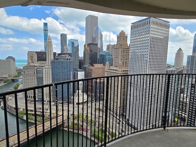 Building Photo - 300 N State St