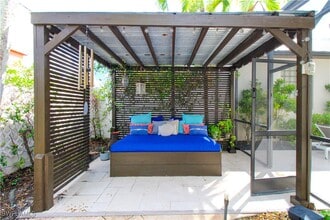 Building Photo - 647 110th Ave N