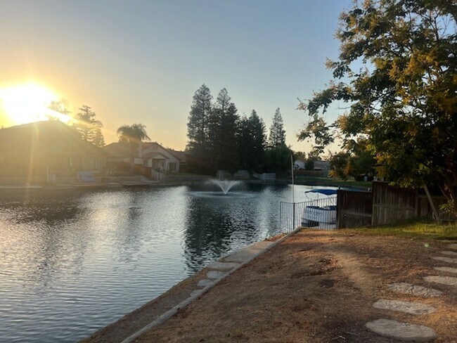 Building Photo - SPECIAL OF THE MONTH -   Beautiful NW Bakersfield Home with Lake Access!!