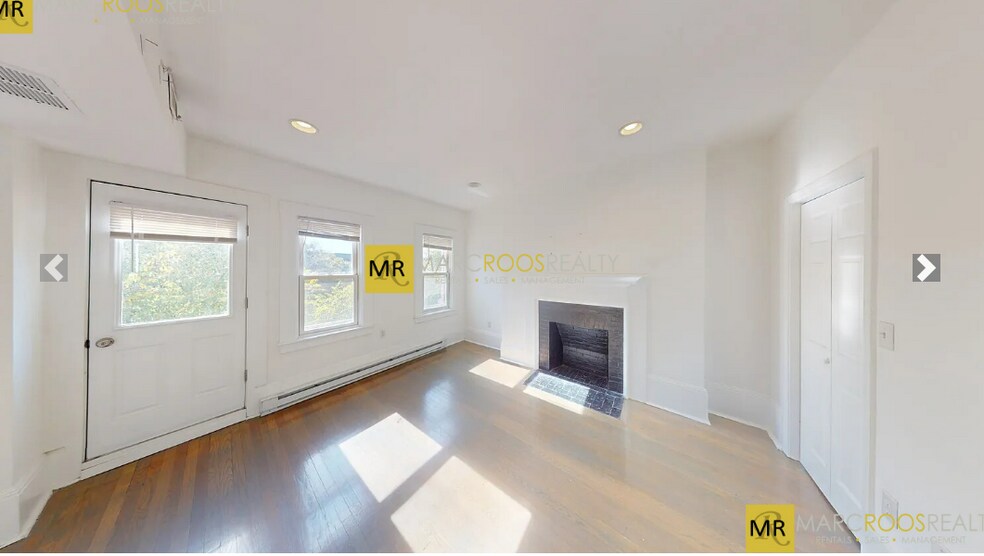 Building Photo - 1402 Beacon St