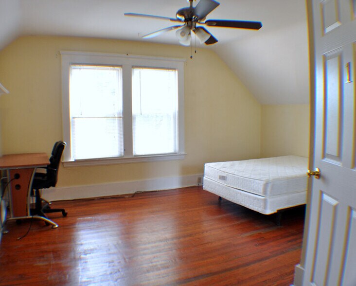 Building Photo - 1920 E Genesee St