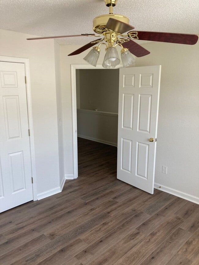 Building Photo - Updated 3/2.5 Townhouse in Armuchee- $1,350