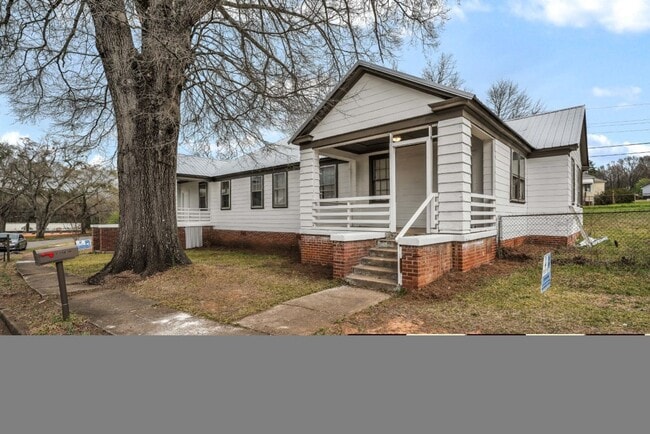 Building Photo - Updated 2-Bedroom Duplex – $800/month | Ta...