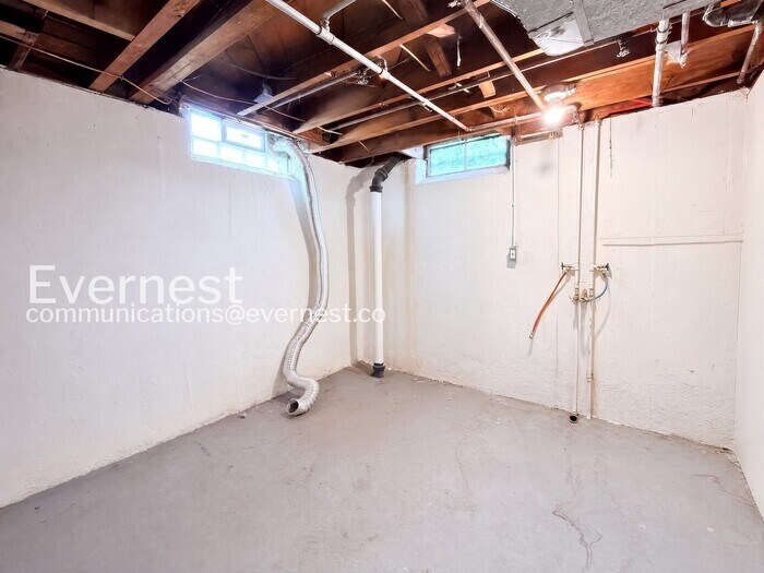 Building Photo - 15378 Meyers Rd