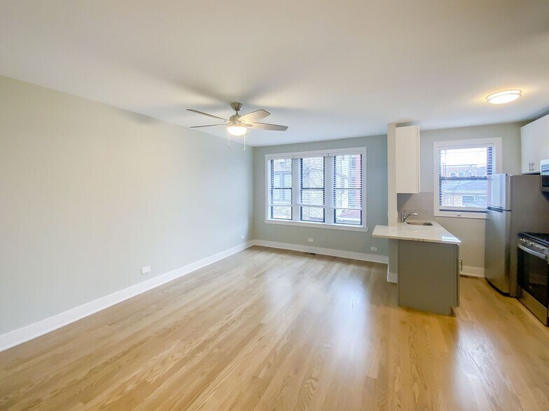 Building Photo - 3620 N Marshfield Ave