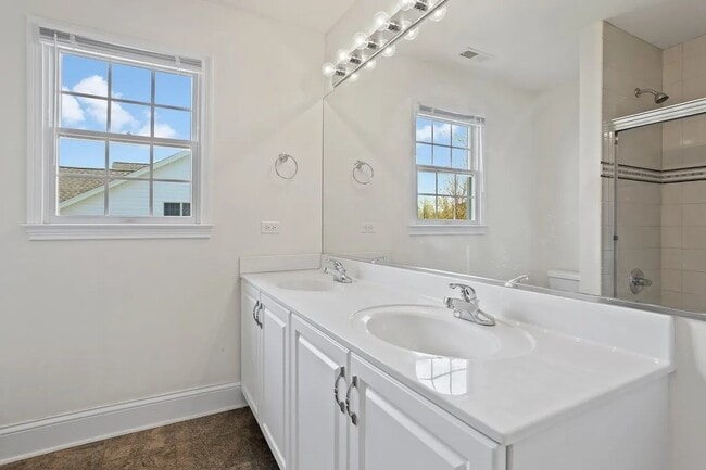 Building Photo - 22 Doral Dr