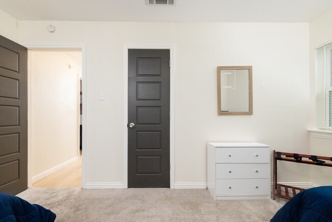 Building Photo - 7520 Sequoia Ct