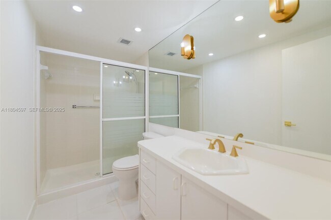 Building Photo - 1980 S Ocean Dr