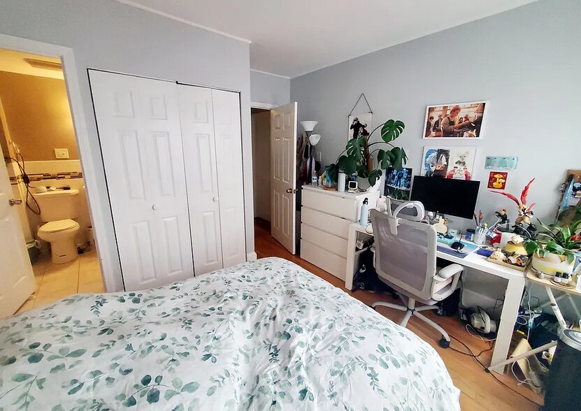 Building Photo - 17 Aspinwall Ave