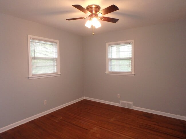 Building Photo - Adorable 3 Bedroom Home!