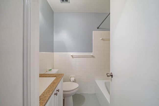 Building Photo - 4222 Arbutus Dr