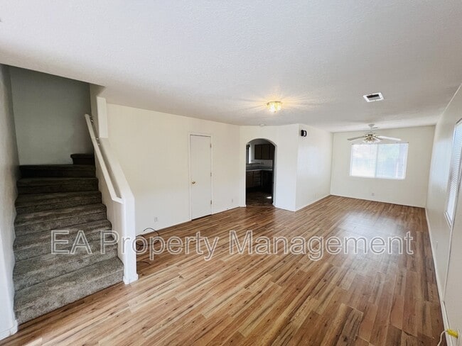 Building Photo - 7008 Angela Dr NE