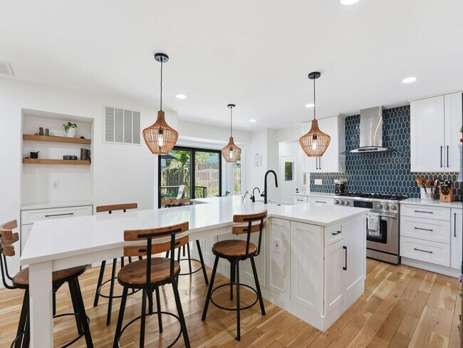 Building Photo - Freshly Refined Home with Generous Space and Timeless Appeal