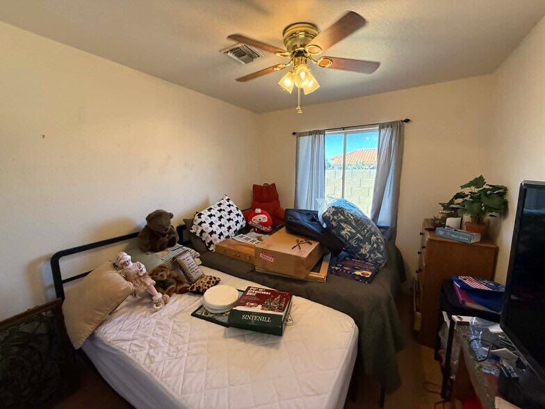 Building Photo - 9601 E Ashford Dr