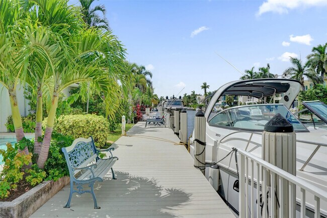 Building Photo - 2427 Sea Island Dr