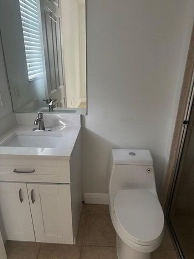 Building Photo - 2502 N Dixie Hwy