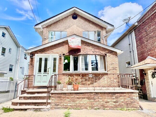 Primary Photo - 512 76th St