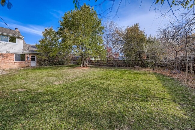 Building Photo - 4660 Sioux Dr