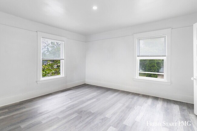 Building Photo - Charming 3-Bedroom Home with Spacious Livi...