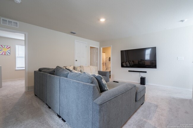 Building Photo - 5802 Rolling Gln