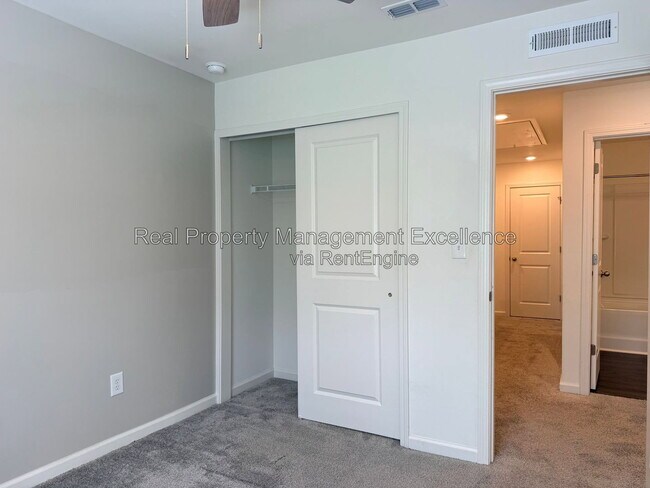 Building Photo - 437 Hacksaw Trl