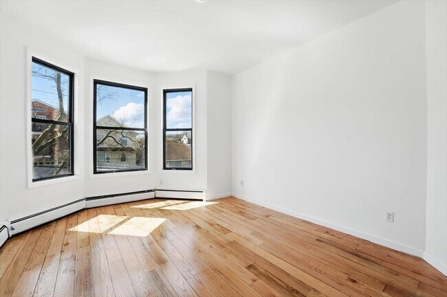 Building Photo - 138 Leonard St