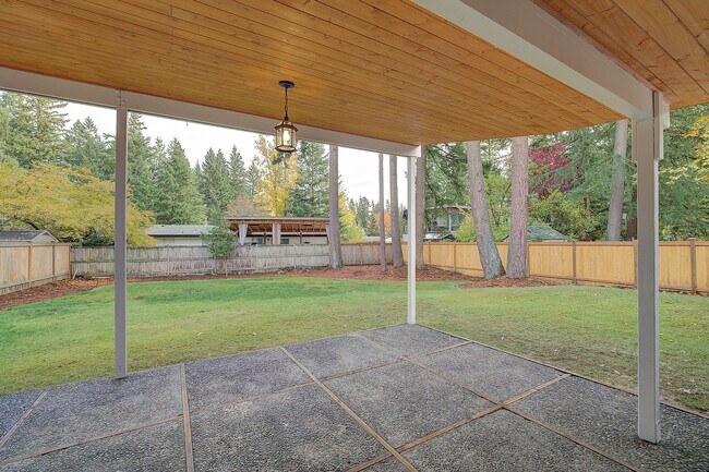 Building Photo - 3Bd/1.5Ba Bellevue House