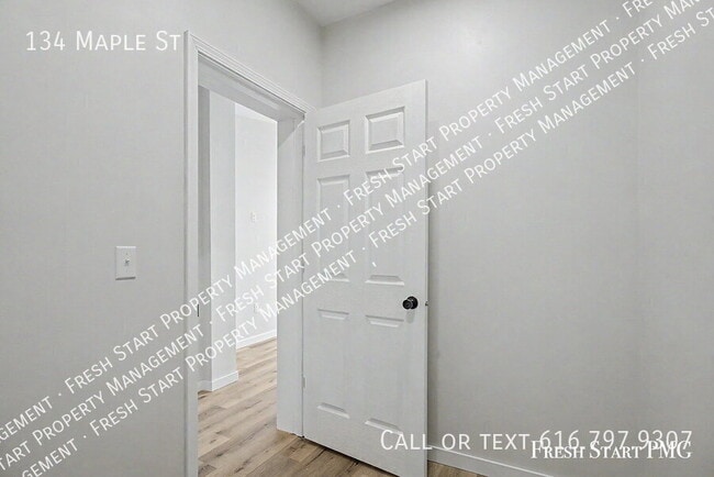 Building Photo - 134 Maple St