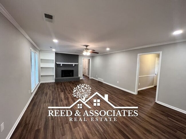 Building Photo - Renovated Collierville Home!