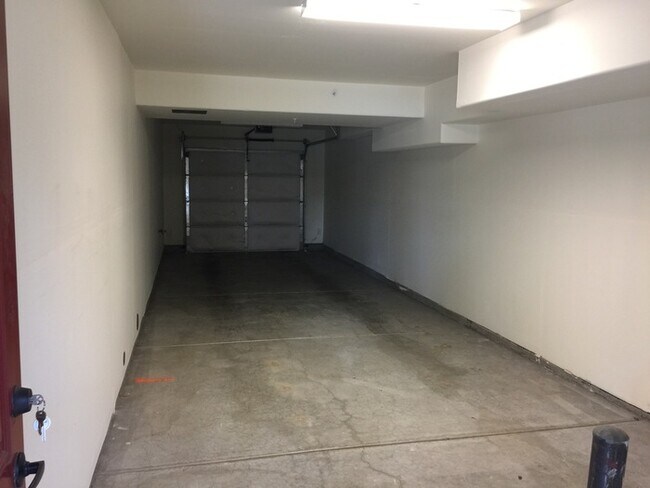 Building Photo - Lake View Resort Style Condo with Garage a...