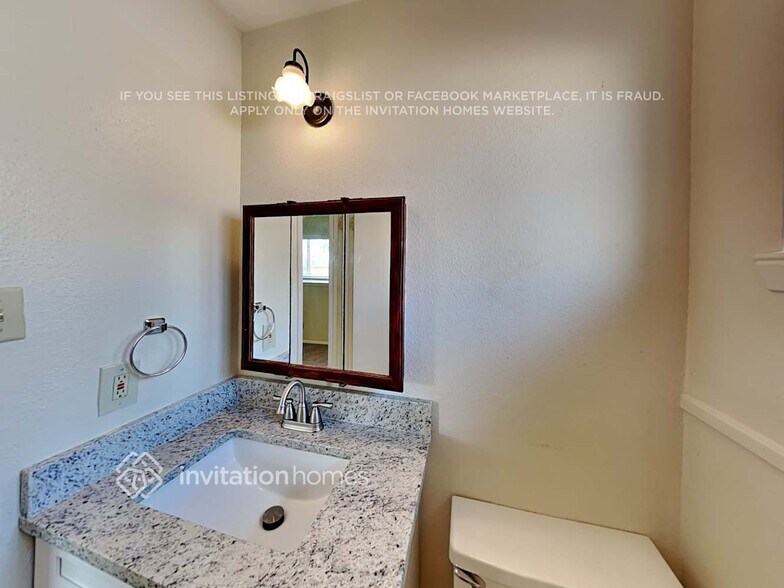 Building Photo - 9812 Robin St
