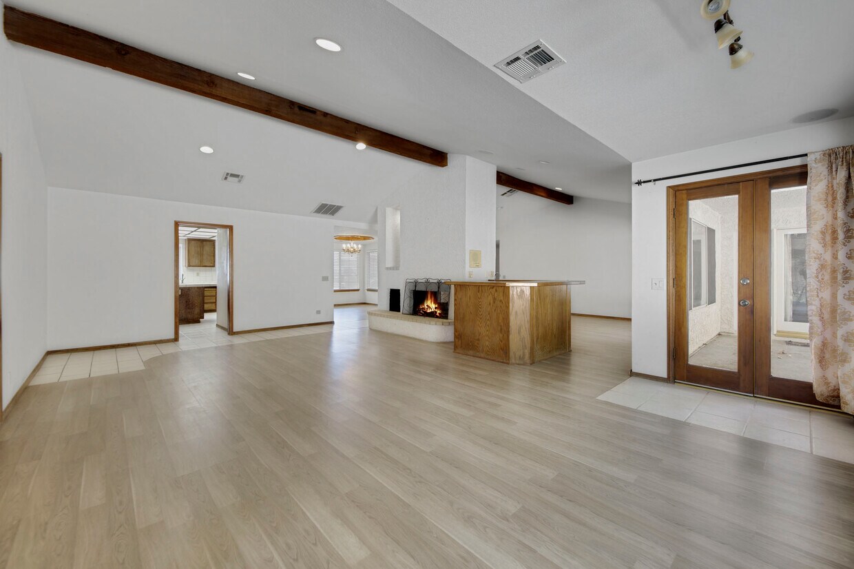 Building Photo - 2503 Brentwood Dr