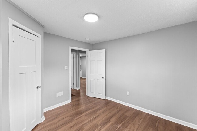 Building Photo - Newly Renovated 3-Bed Gem with Massive Yard – Modern Columbus Living!